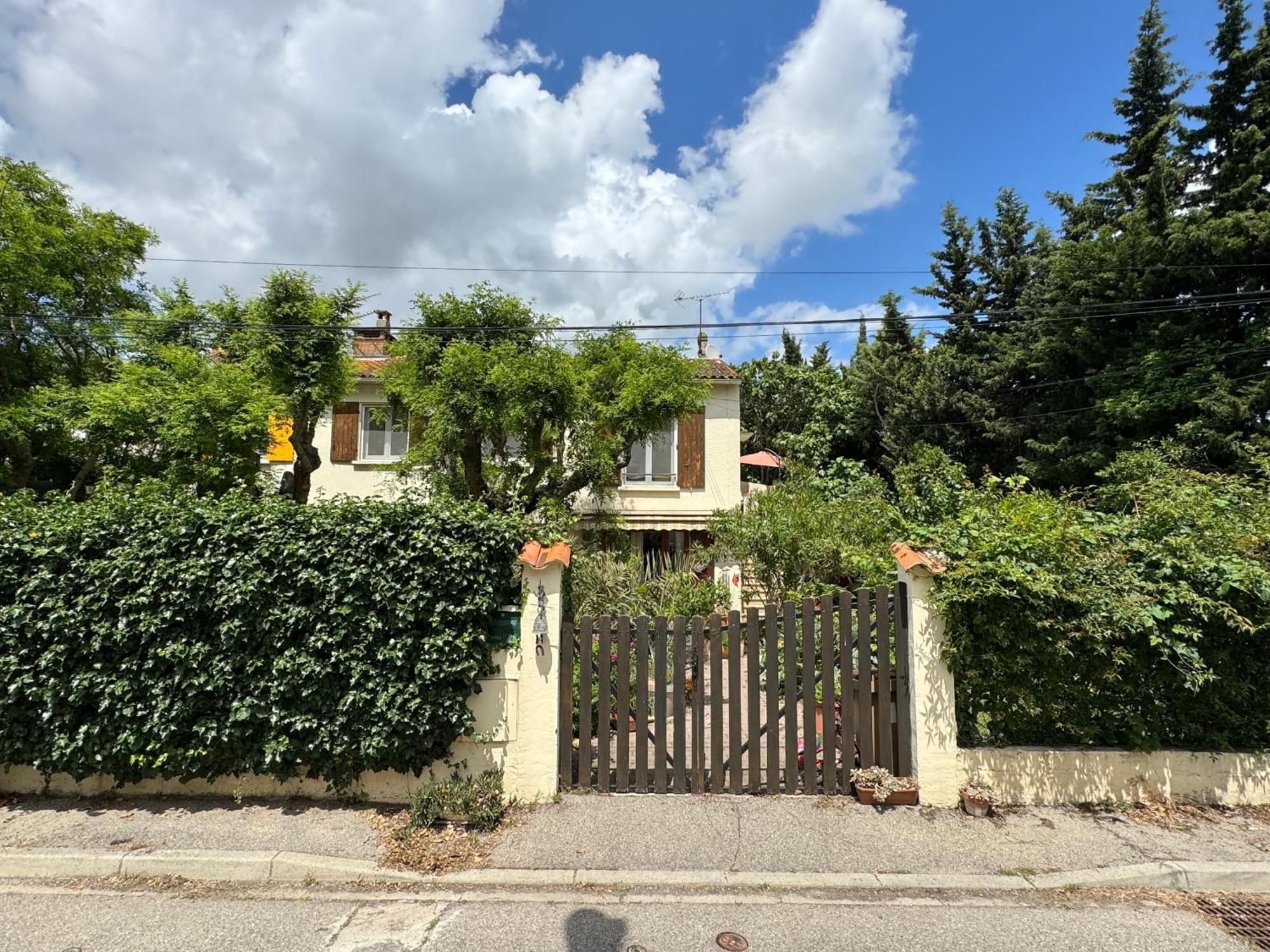 En Ville Avec Un Air De Campagne Arles Exterior foto